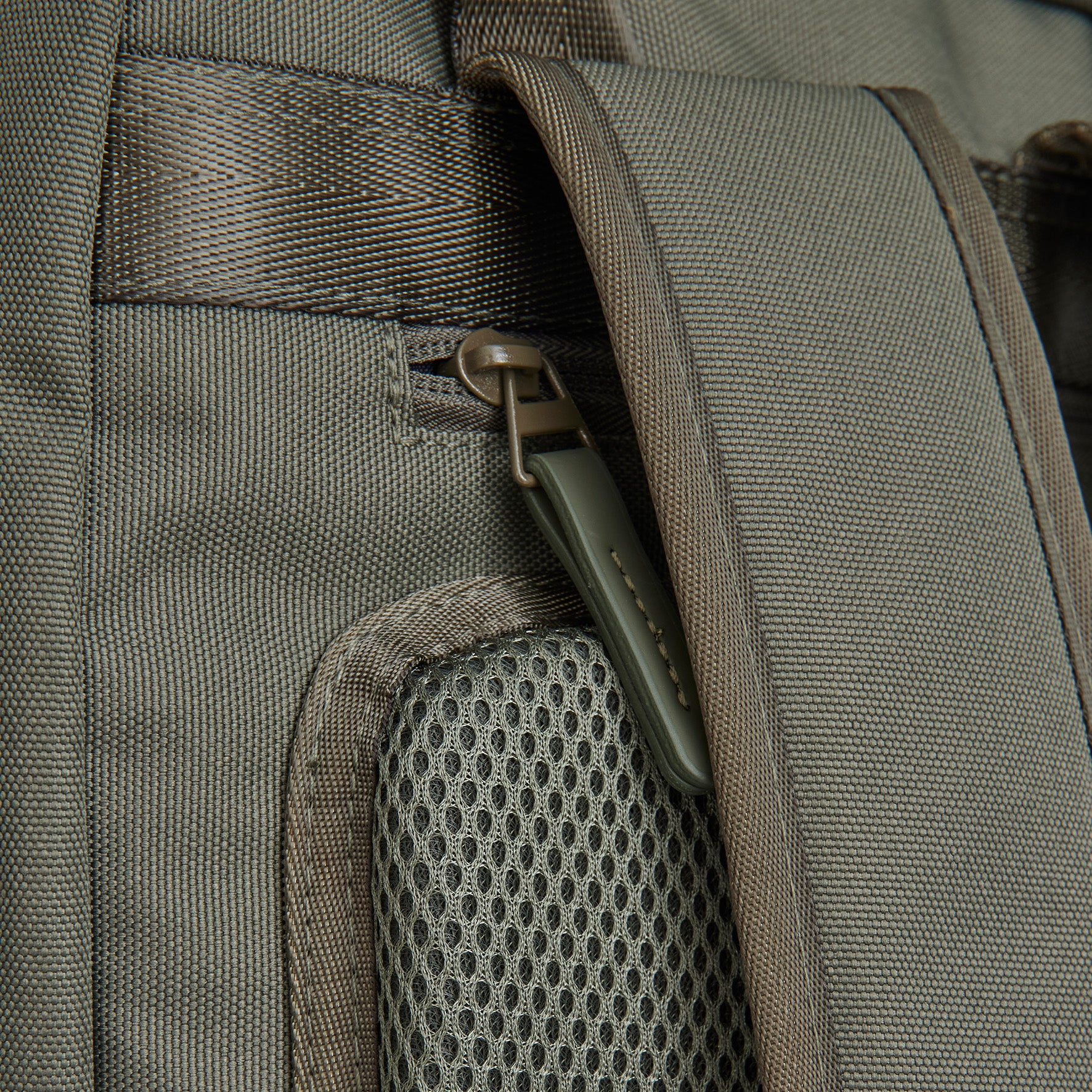 Ribbi Millwaukee Handel Backpack sage green
